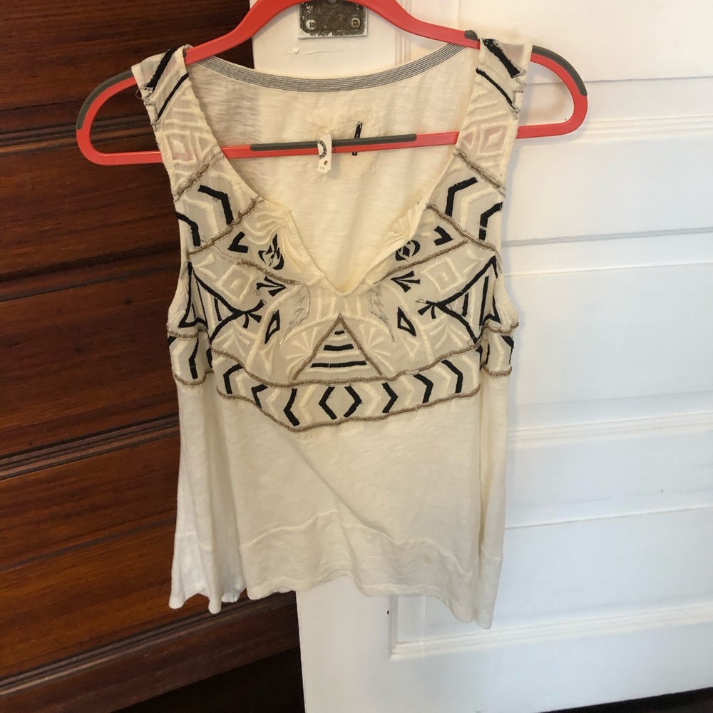 Sleeveless shirt